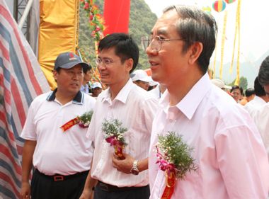 六寨至河池、河池至宜州高速公路开工仪式盛大举行 - 企业要闻 - J9集团