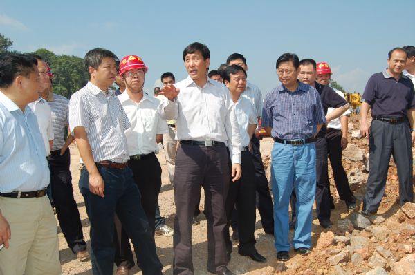 百色市长谢泽宇视察投资公司百色BT项目 - 企业要闻 - J9集团