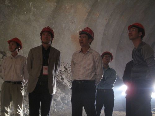 自治区交通质监站站长梁军林到宜河6标检查指导事情 - 企业要闻 - J9集团
