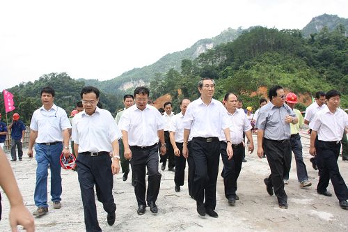 自治区主席马飚等向导莅临凭祥保税区项目视察 - 企业要闻 - J9集团