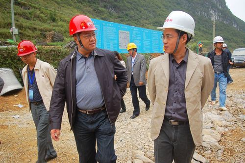 贵州高速开发总公司党委副书记钟蔚到贵州惠镇2标对项目举行事情指导 - 企业要闻 - J9集团