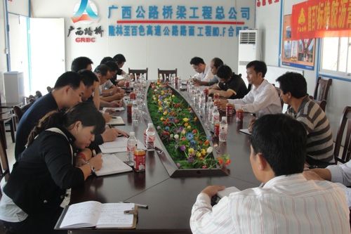 区交通工程质监站莅临隆百F标检查并召开橡胶沥青施工质量指导聚会 - 企业要闻 - J9集团