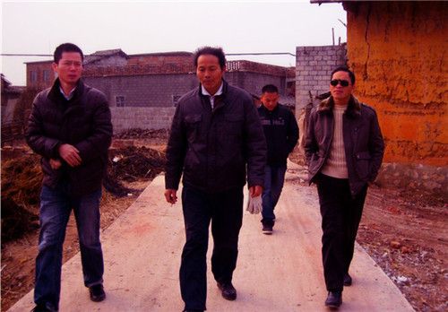 柳南路面4标党支部与宾阳县洋桥镇茂凌村党支部深入告竣联建共识 - 企业要闻 - J9集团