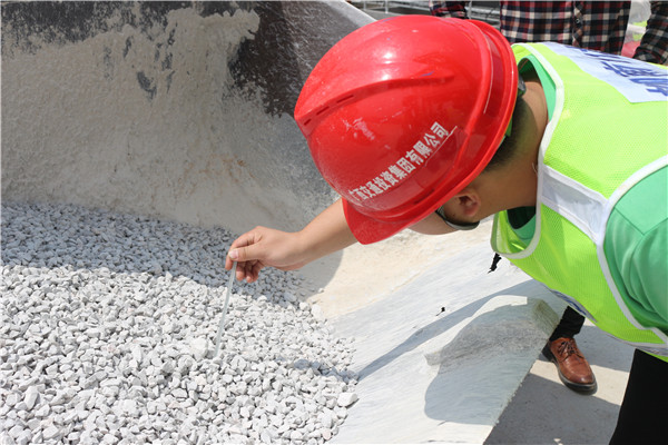 集团公司首套安迈5000型沥青拌和站在柳南11标顺遂焚烧  - 企业要闻 - J9集团